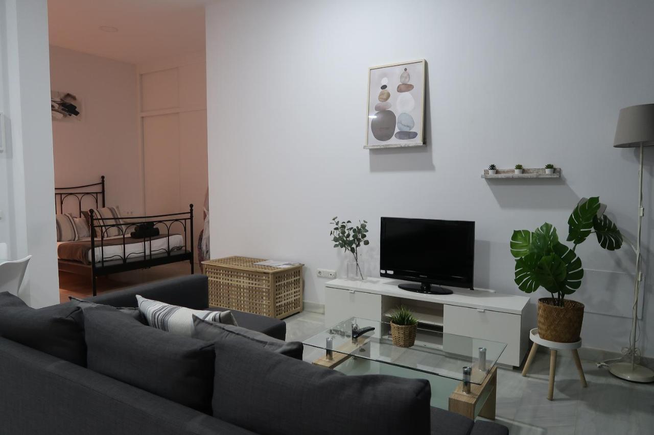 Apartment J & E Center *