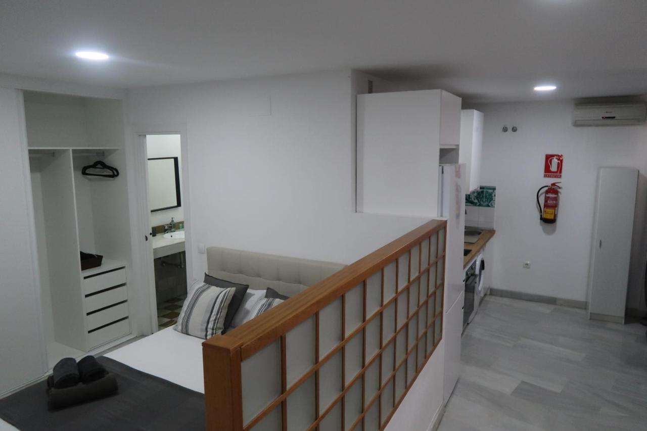 Apartment J & E Center *